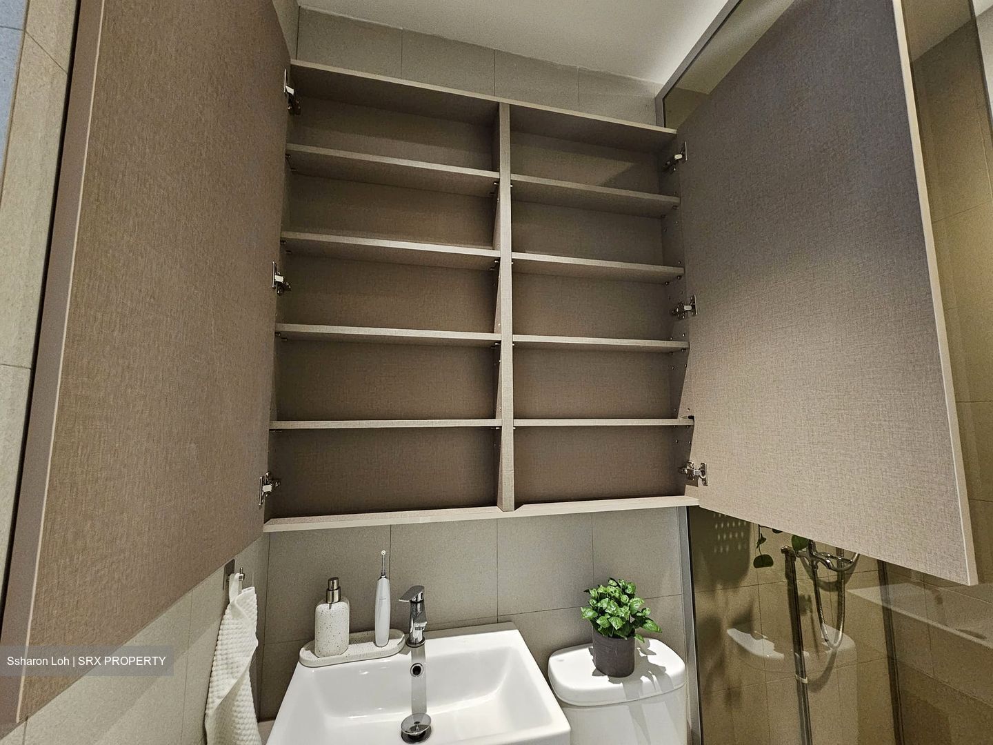 Kitchener Road (D8), Apartment #618936321